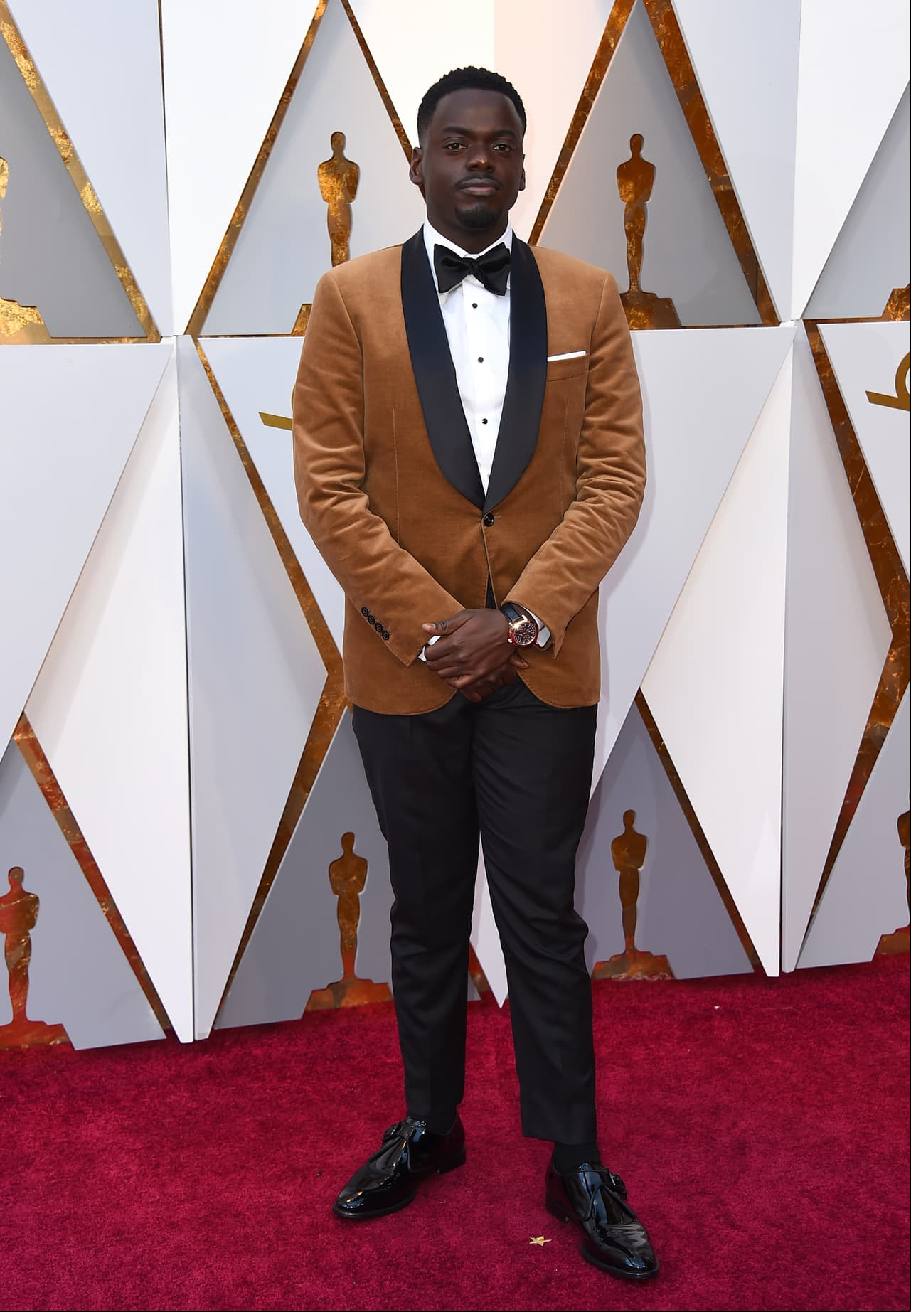Daniel Kaluuya llamó la atención por un atuendo distinto, pero no logró impactar a los medios.