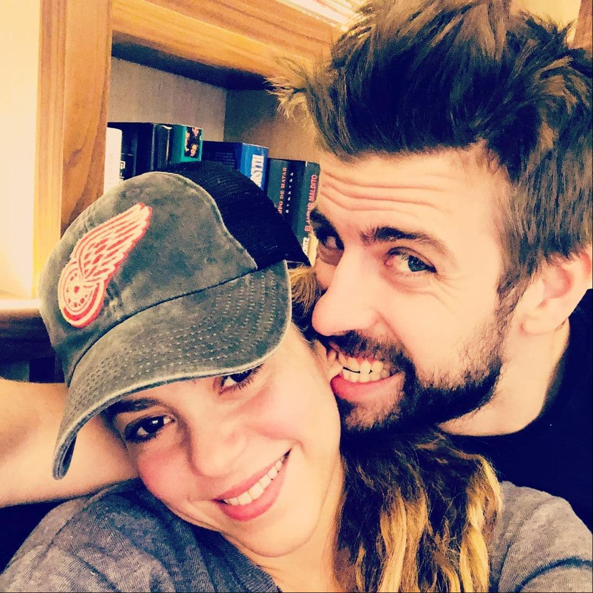 La expareja todavía conserva las fotografías de su noviazgo.