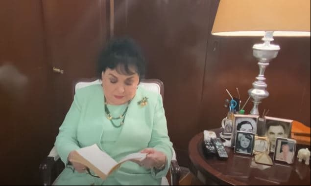 En la habitación, Carmen Salinas cuenta con un espacio especial de lectura pues se declaró fiel seguidora de este hábito.
