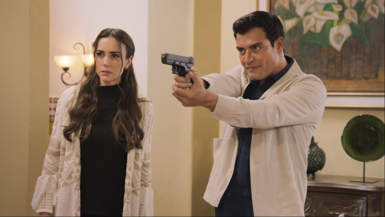 Tomás amenaza a Enrique, Francisco y Leonor con un arma por la muerte de Marlon