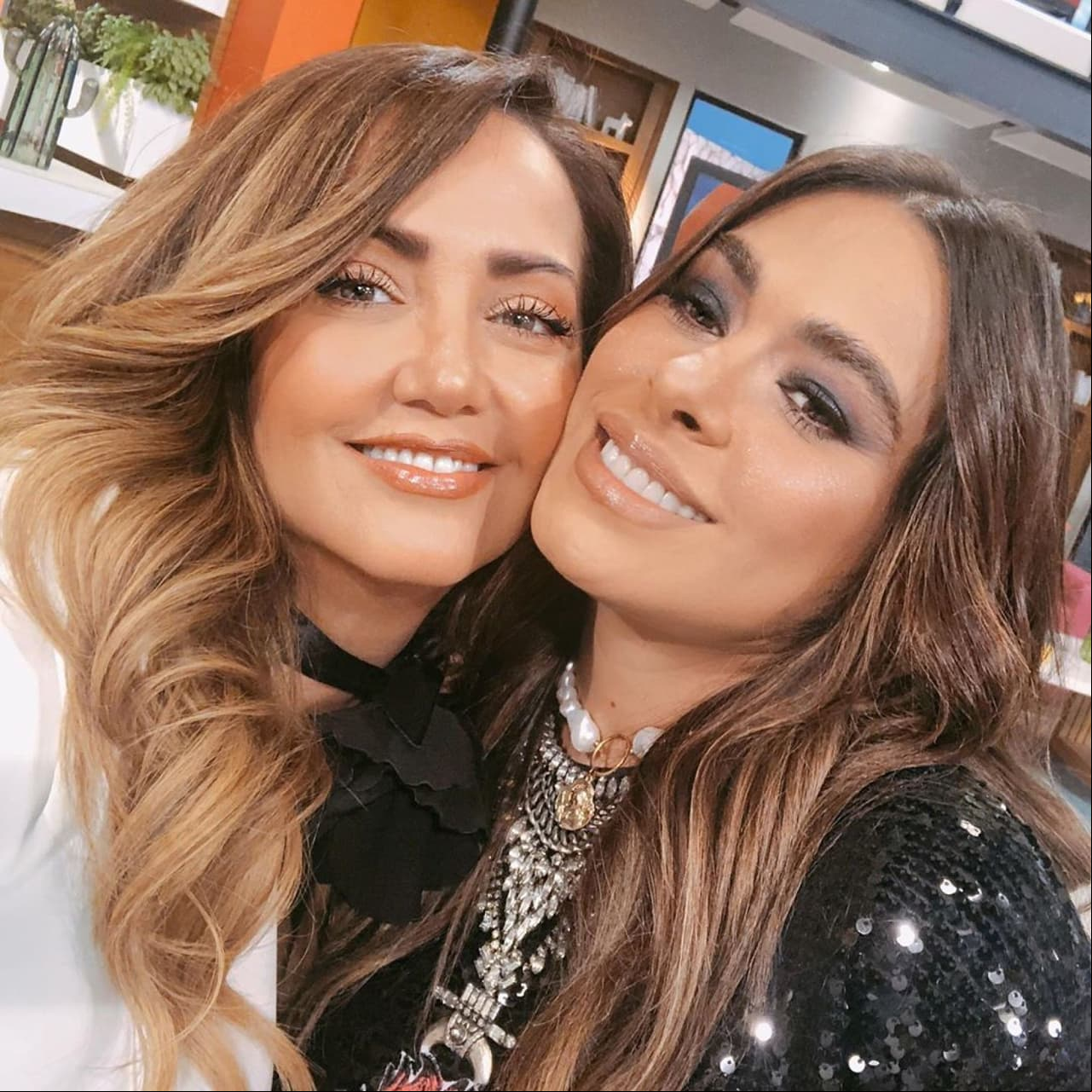 Desde su llegada a Hoy en 1998 y 2008, respectivamente, Andrea Legarreta y Galilea Montijo se han consolidado como las dos conductoras estrella del programa, el cual en agosto próximo cumplirá 22 años de ser un éxito en la pantalla mexicana. Además de las actuales conductoras, en estas dos décadas varias famosas han sido parte del destacado matutino y que a continuación recordamos.