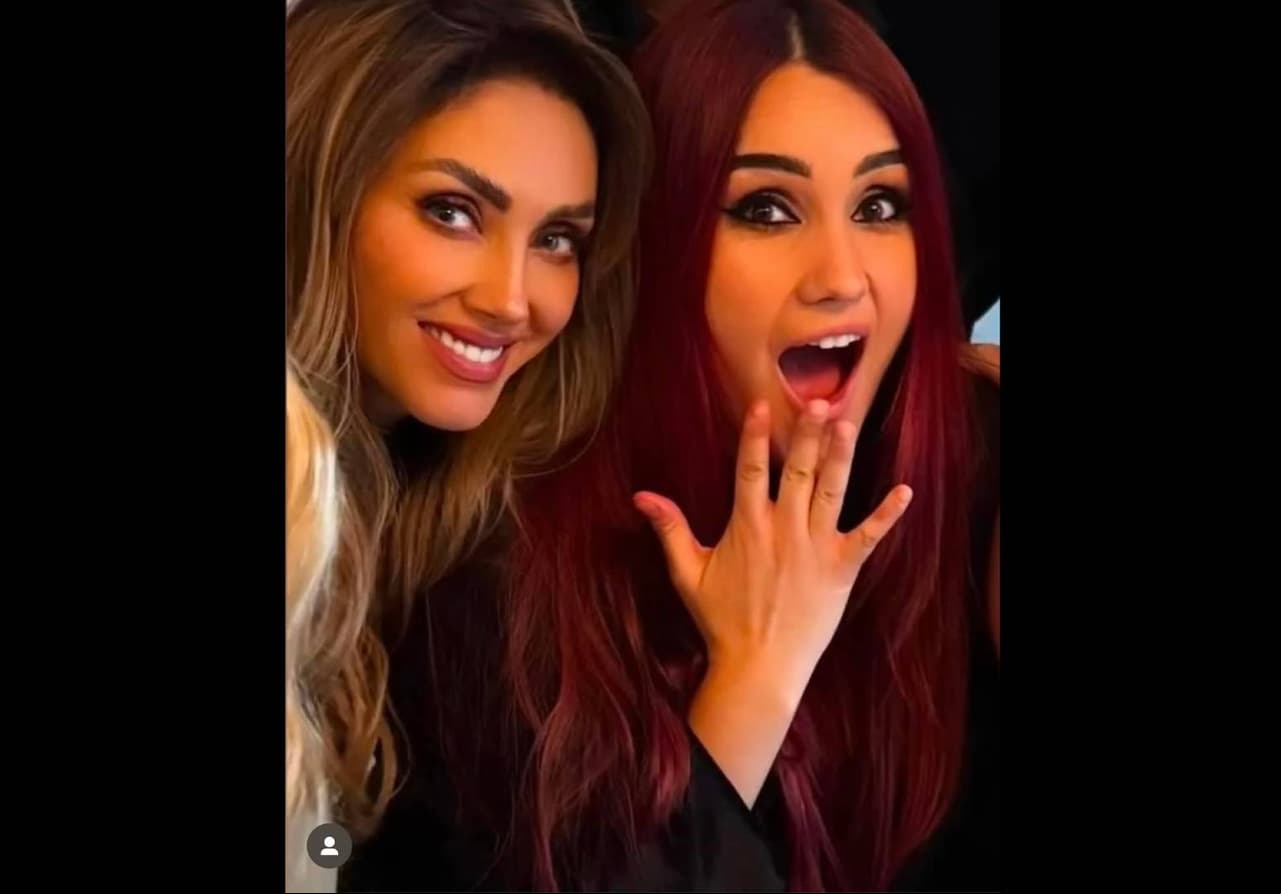 Dulce María y Anahí.