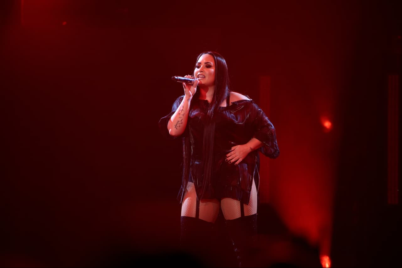 Difunden llamada que informó al 911 la sobredosis de Demi Lovato