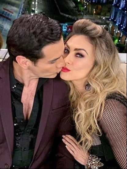 Hace unos días, Aracely Arámbula y David Zepeda encendieron las redes por el beso que él le robó a la actriz en plena entrevista.