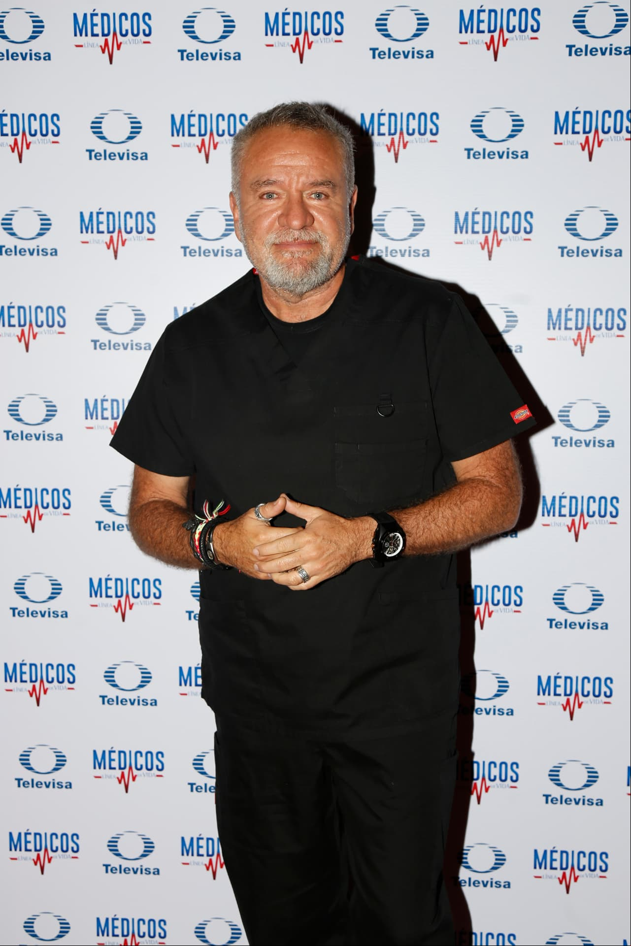 El productor José Alberto Castro, quien confirmó recientemente que habrá tercera parte de "Por amar sin ley", no podía faltar a la celebración del final.