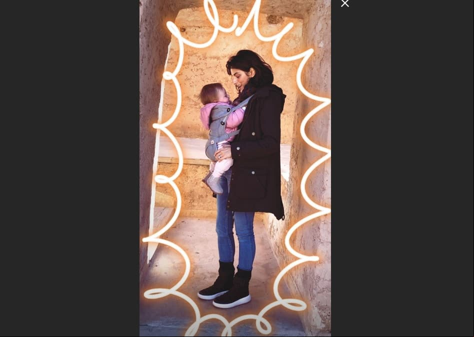 Aislinn Derbez publicó esta tierna foto con Kailani durante su viaje a Marruecos.