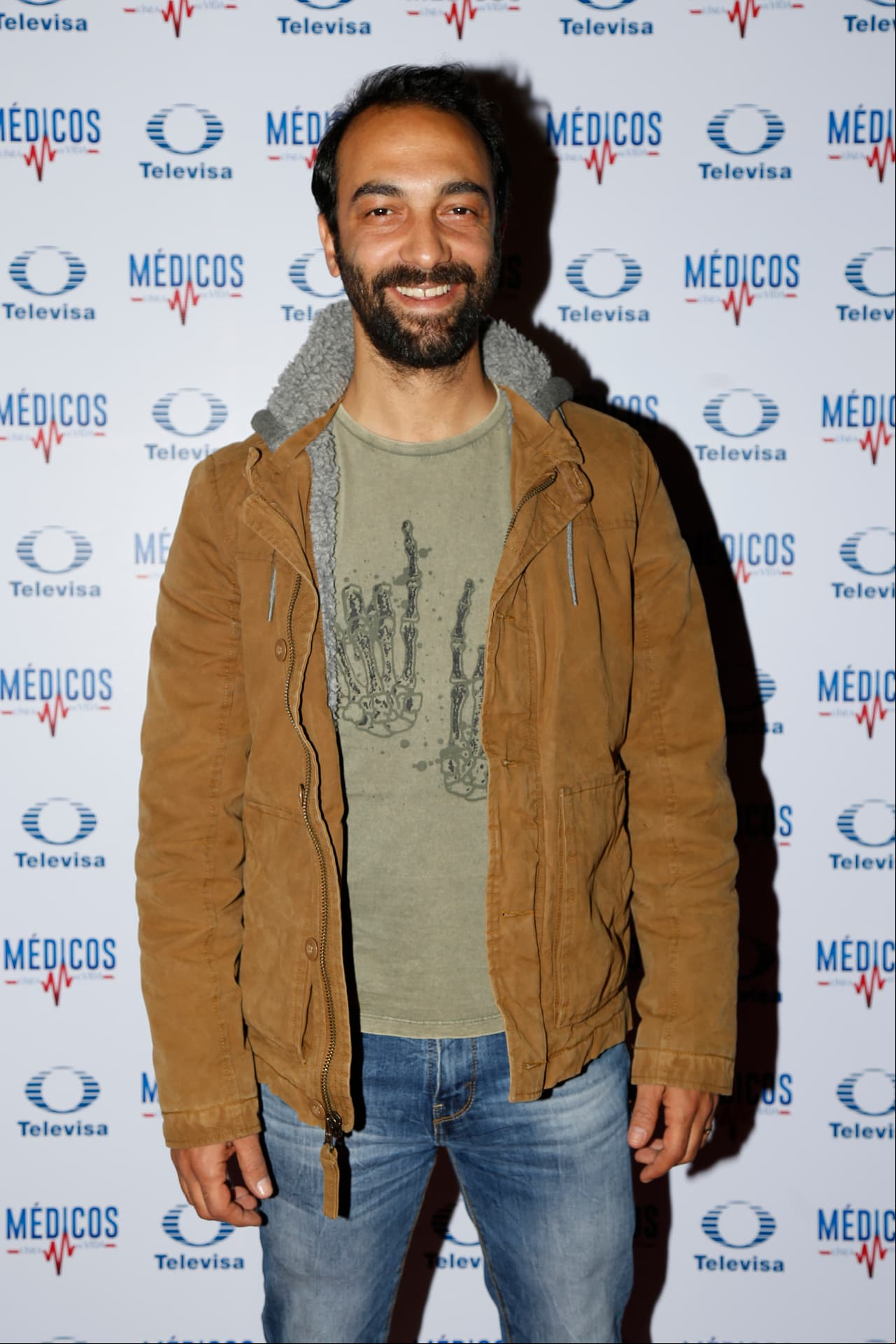 Axel Ricco, quien da vida a "El Ciego", estuvo presente para acompañar a sus compañeros. Su personaje de "Por amar sin ley" estuvo presente en capítulos cruciales de "Médicos Línea de Vida".
