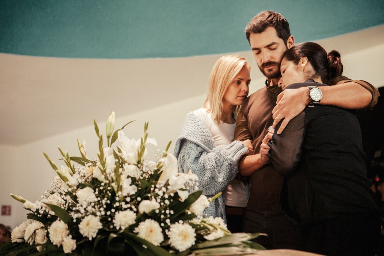 'Héctor', interpretado por Manuel Balbi, acude al velorio de su querida hermana, quien murió en un tiroteo.
<br>
<br>
<i>'El Dragón', de lunes a viernes 9:30 pm. con Las Estrellas</i>