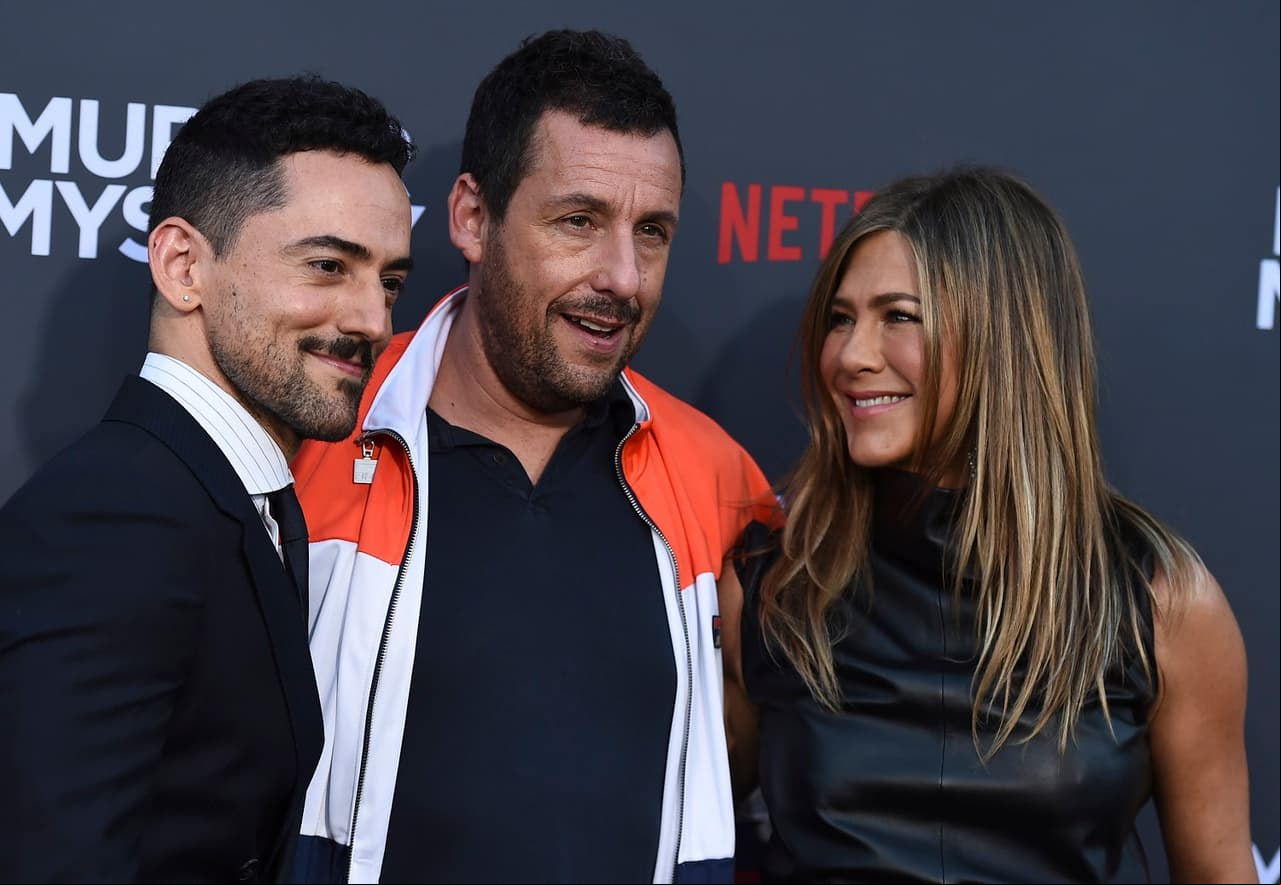 Luis Gerardo Méndez debuta en Hollywood con Adam Sandler y Jennifer Aniston