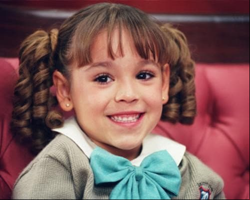 Danna Paola en María Belén (2001).