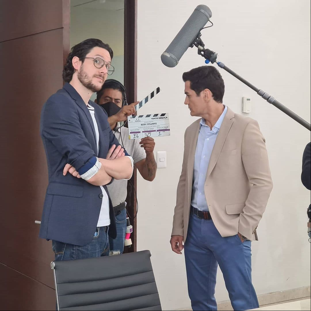 A través de las redes sociales de ‘Vencer el Desamor’ y de David Zepeda, el actor ha compartido algunos momentos que ha vivido detrás de cámaras.