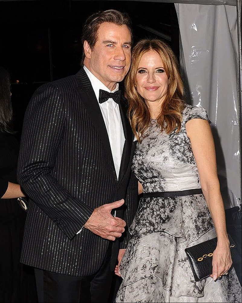Dicen que John Travolta esconde su homosexualidad apoyado por su esposa