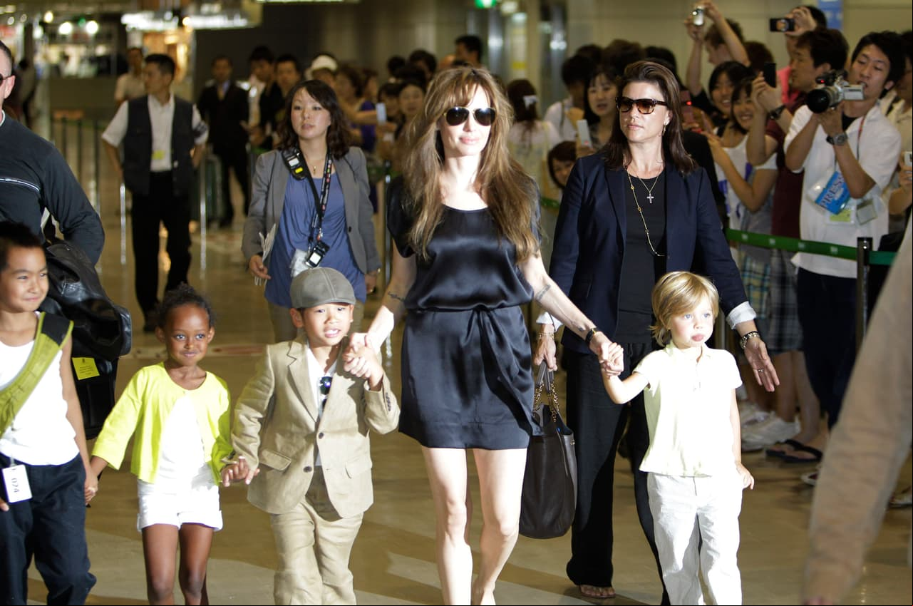 La custodia de sus hijos, Maddox, Pax, Zahara, Shiloh y las mellizas Vivienne y Knox, sigue en disputa legal.