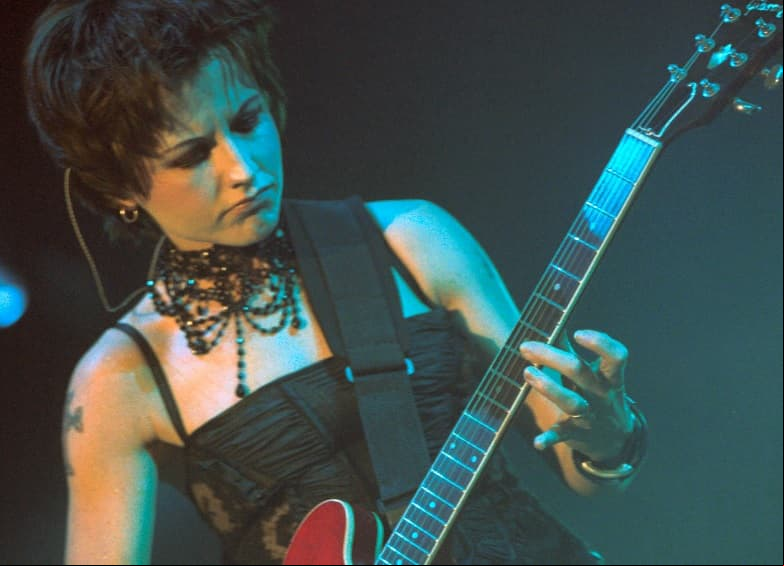 Novio de Dolores O’Riordan emite desgarrador mensaje tras su muerte