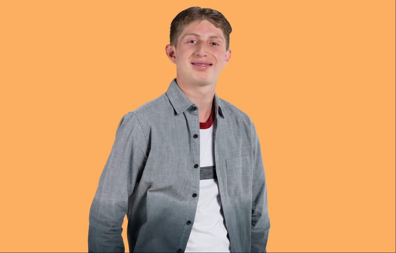 'Benito' no regresó en la cuarta temporada de la serie, con el resto de los personajes, sino hasta la quinta. La razón es que Octavio Ocaña había externado su deseo de ya no querer ser actor (tal como su personaje) y quería dedicarse al fútbol, pero al regresar a hacer un capítulo especial para el final de la cuarta temporada, decidió regresar a esta carrera.