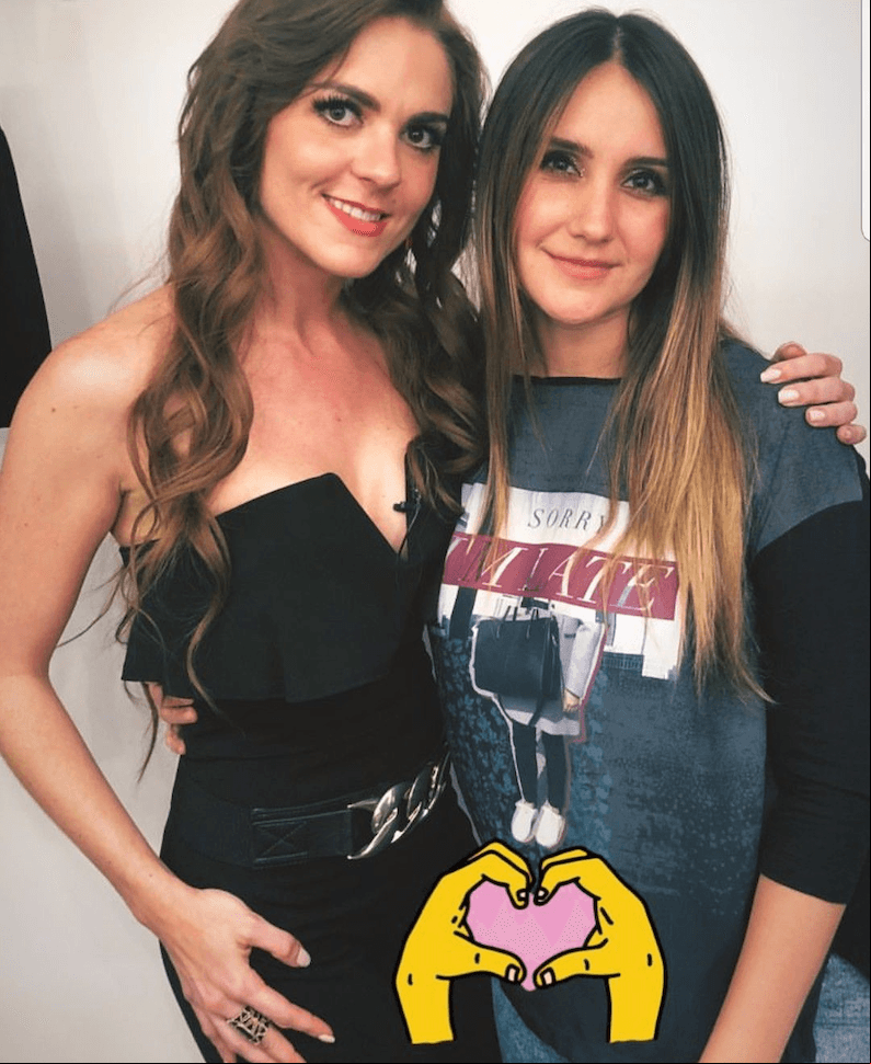 La amistad entre las famosas es tan grande, que las evidencias han quedado plasmadas en sus redes sociales, pues constantemente intercambian mensajes en redes sociales o comparten fotografías juntas.