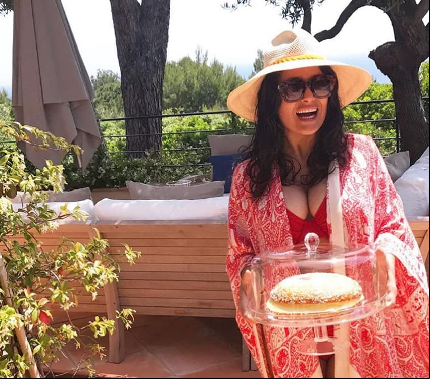 Salma Hayek presume su escote