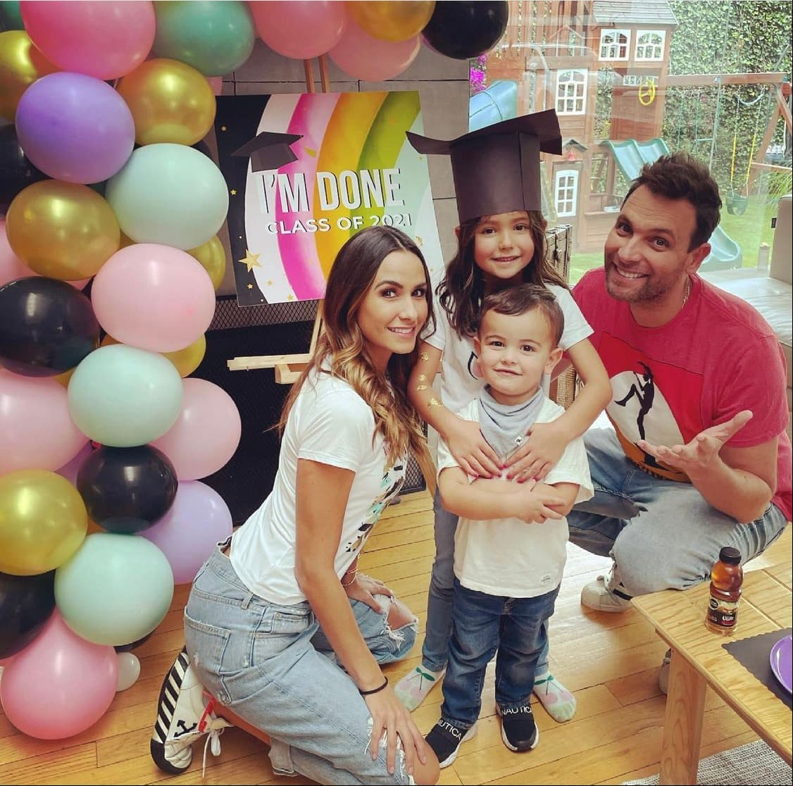 Este festejo tuvo lugar en su hogar, el cual fue decorado con un espectacular arreglo de globos y algunos rios.