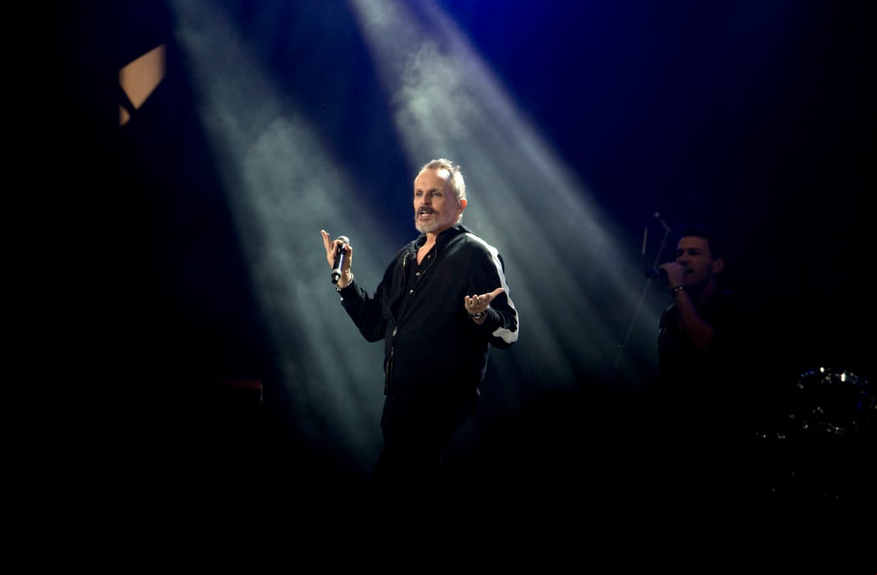 Miguel Bosé buscaría un arreglo con su ex, Nacho Palau, por el bien de sus cuatro hijos, revelan medios españoles
