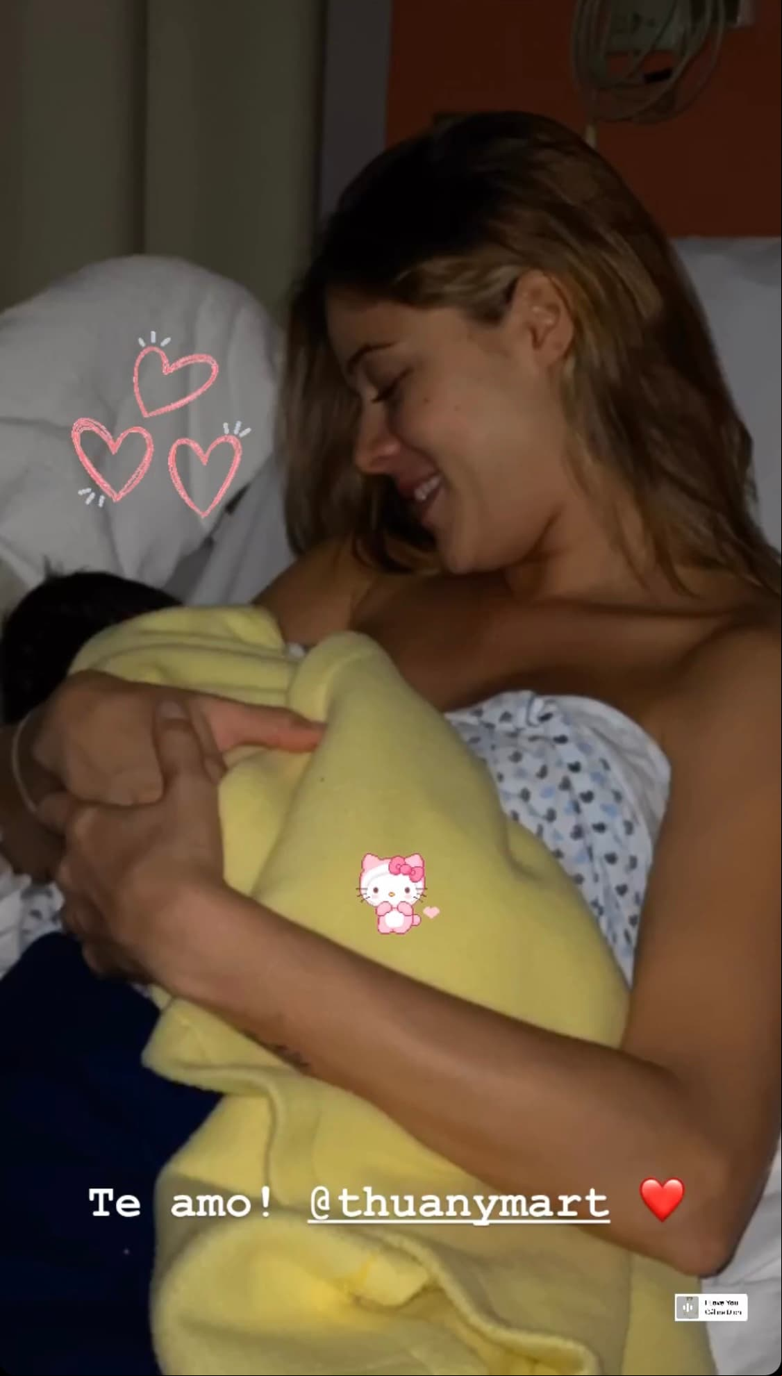 Adrián Uribe da detalles del nacimiento de su hija y enternece al mostrarla dormida
