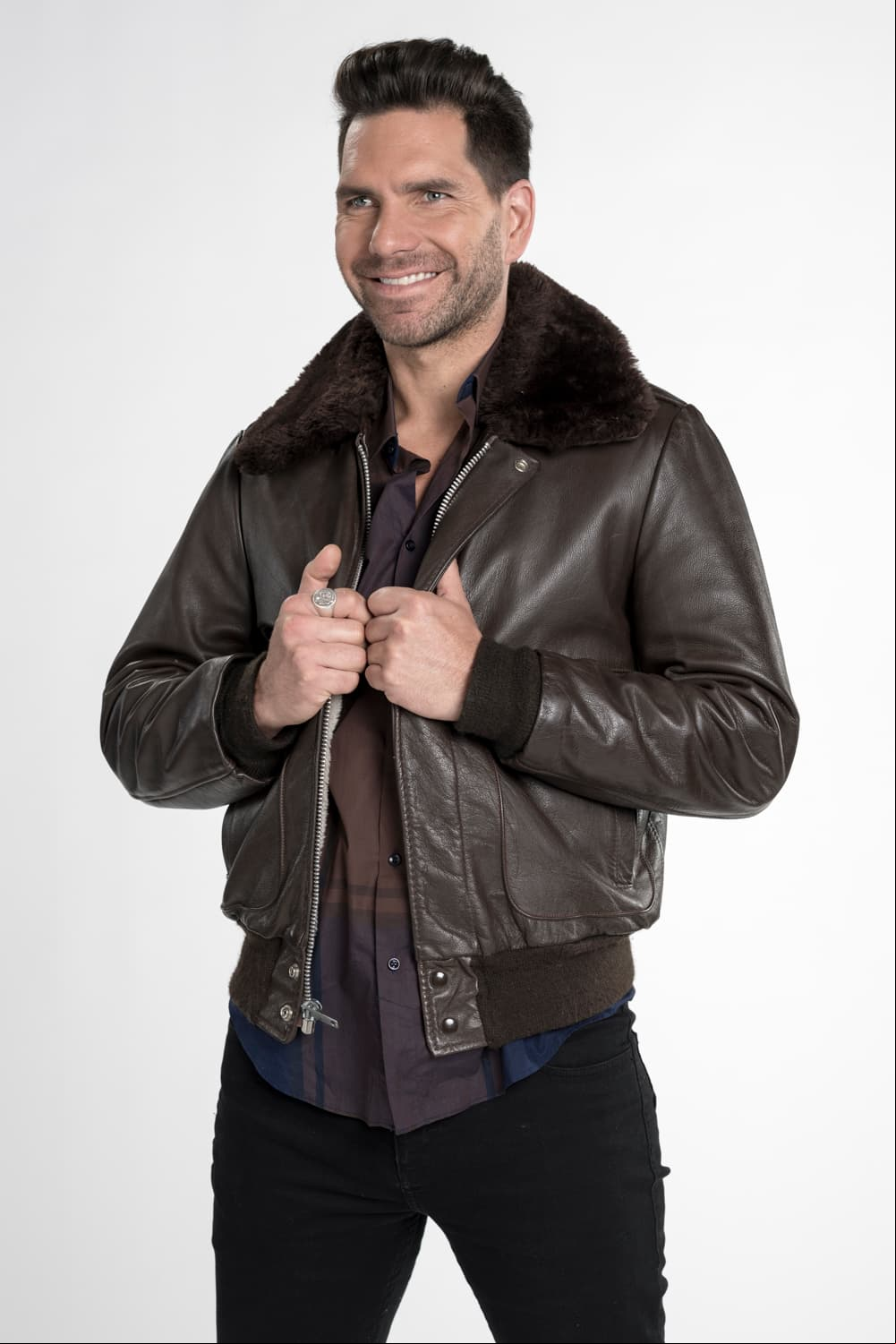 Arap Bethke es John Lucio.