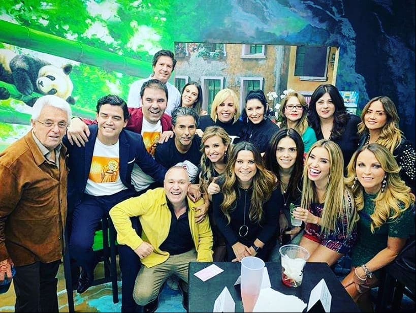 “Los tiempos se empezaron a dar, tanto que hablamos, tanto que platicamos... ¿y por qué no salimos mejor?, tanto hablamos en el foro y empezamos este año a salir. Es que me da risa que pongan ‘novio’, no es mi novia, estamos saliendo, llevamos 3 meses saliendo”, precisó.