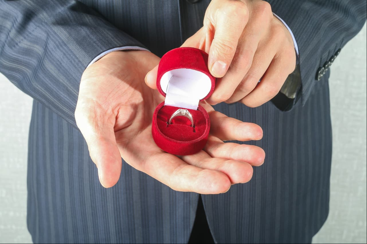 Hay manías extrañas como la gamomanía (obsesión por pedir matrimonio) o la coprolalomanía (obsesión por decir obscenidades), pero hay otras tan comunes que no identificamos. ¡Descubre cuál es la tuya!