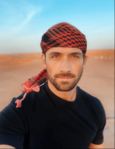 Su debut en las telenovelas se dio en “La tempestad”, producción de Salvador Mejía y en la que participó al lado de Ximena Navarrete, William Levy y Daniela Romo.
