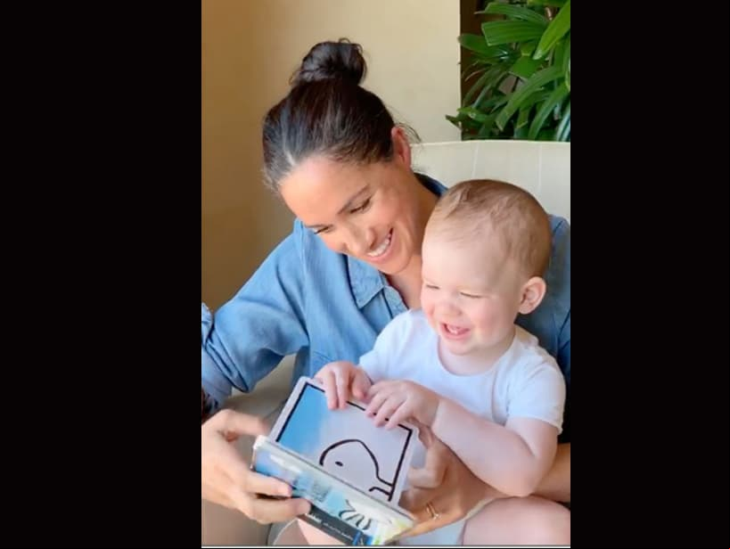 El 30 de marzo, oficialmente realizaron su última publicación en Instagram como los Duques de Sussex para mudarse a Canadá y posteriormente a Los Ángeles, California; siendo el 6 de mayo que el pequeño Archie reapareció en las redes sociales en un video en el que Meghan lee un cuento para la fundación Save the Children Uk, mientras que el príncipe Harry la grabó, con el objetivo de recaudar fondos para ayudar a los menores durante la pandemia de Coronavirus.