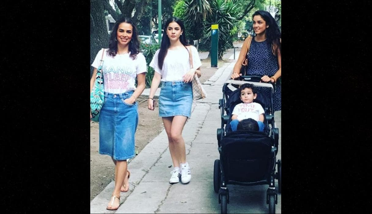 Esta foto es más reciente, Biby con sus hijas y los gemelos; sorprende lo joven que aun luce a sus 47 años.