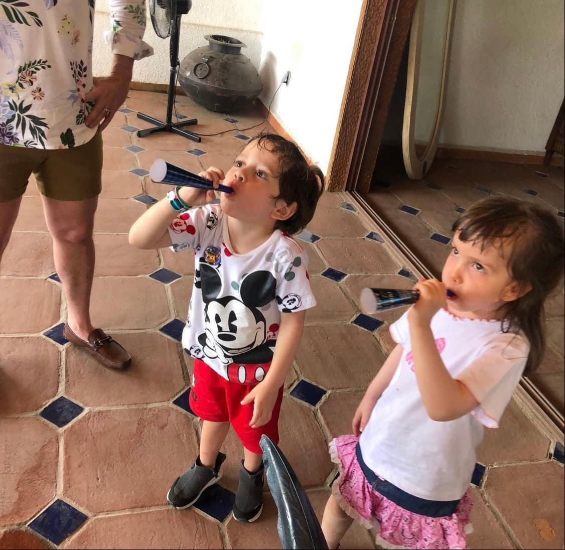 En las imágenes, las cuales fueron publicadas en la cuenta de Instagram del pequeño, se aprecia que José Julián compartió con adultos y con otros niños.