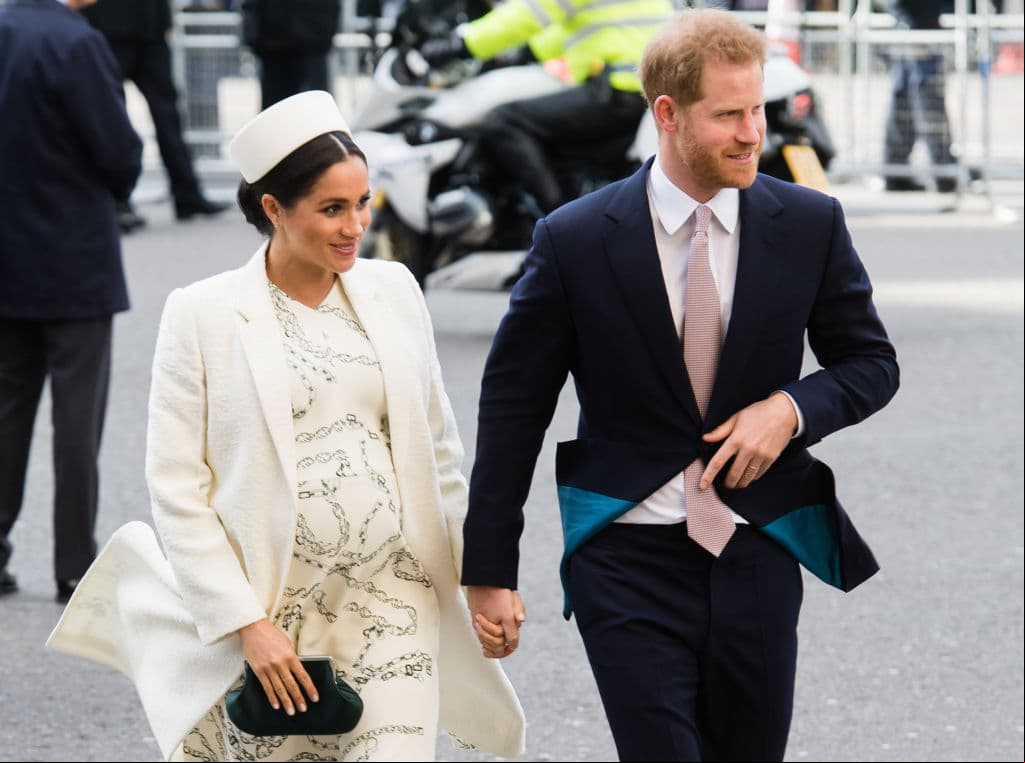 Tras llevar el nombre Duques de Sussex, Meghan y Harry comenzaron sus labores dentro de la Familia Real, siendo el 15 de octubre de 2018 que el Palacio de Kensington notificó que los duques esperaban su primer bebé, etapa en la que Meghan lució muy elegante al usar espectaculares outfits.