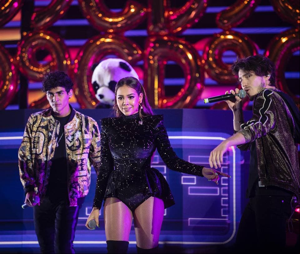 Comparan a Danna Paola con Ariana Grande en Instagram