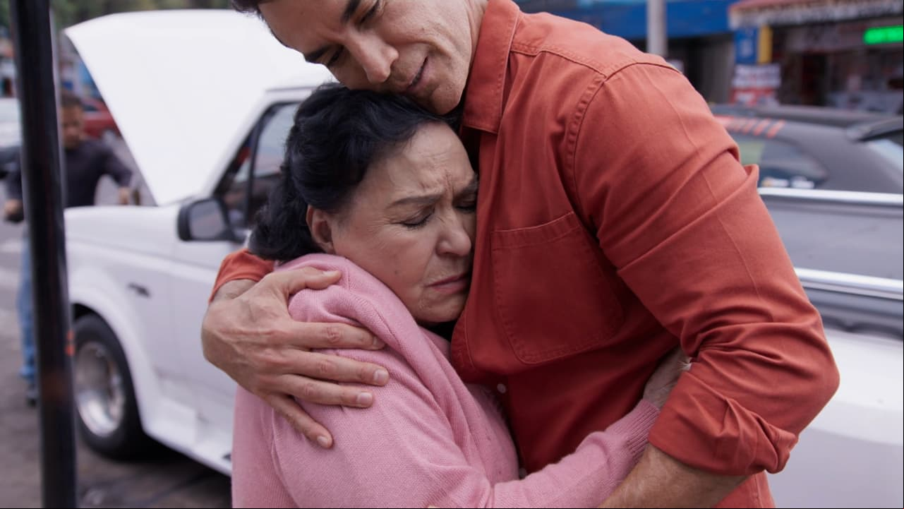 Tras ser humillada por 'Claudio', 'Doña Magos' busca a 'Chente' en su trabajo y se saludan con amor en "Mi fortuna es amarte".