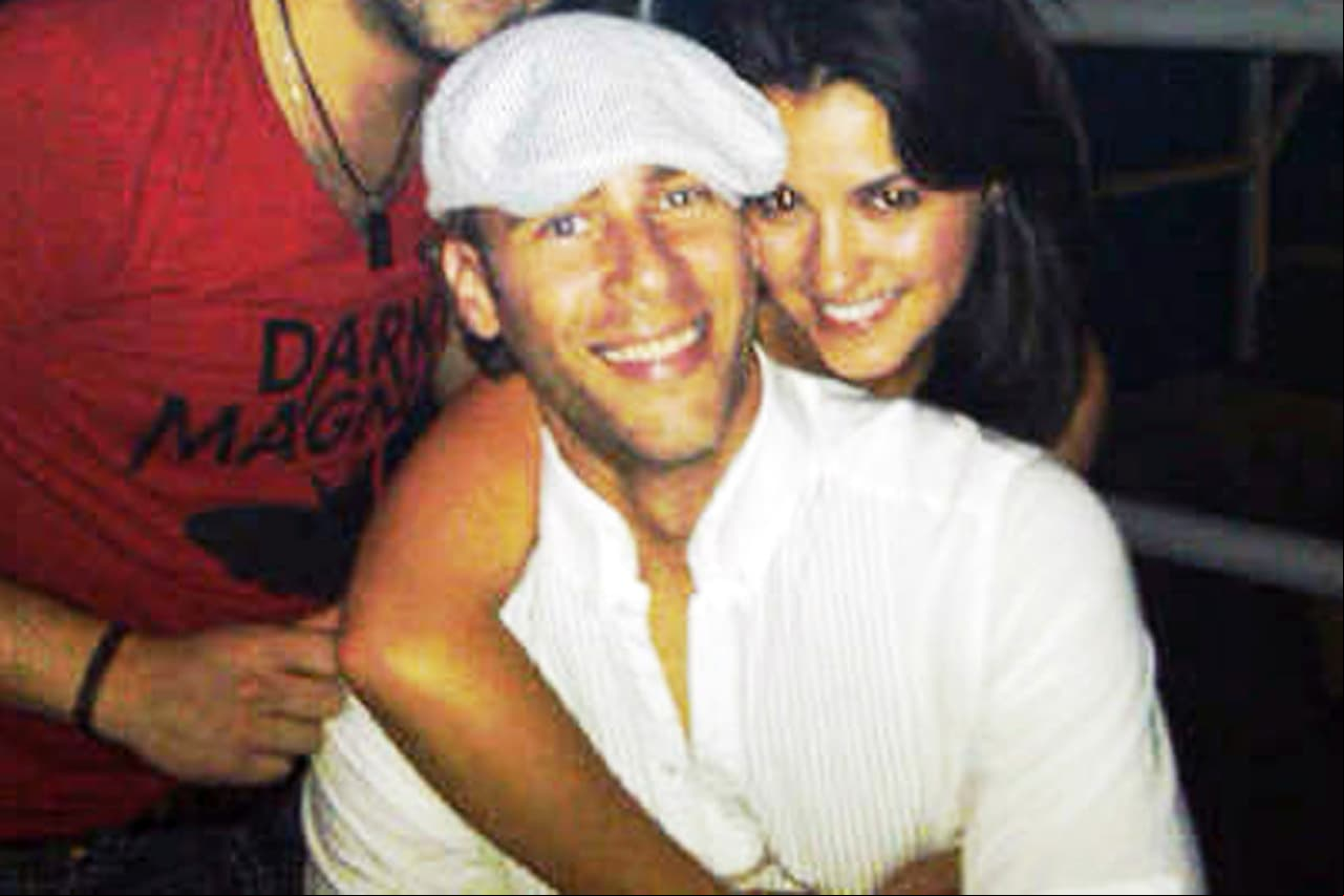 Maite Perroni y Carlos de la Mota confirmaron su noviazgo en julio de 2010, pero un mes después la estrella de RBD reveló que su romance había llegado a su fin.