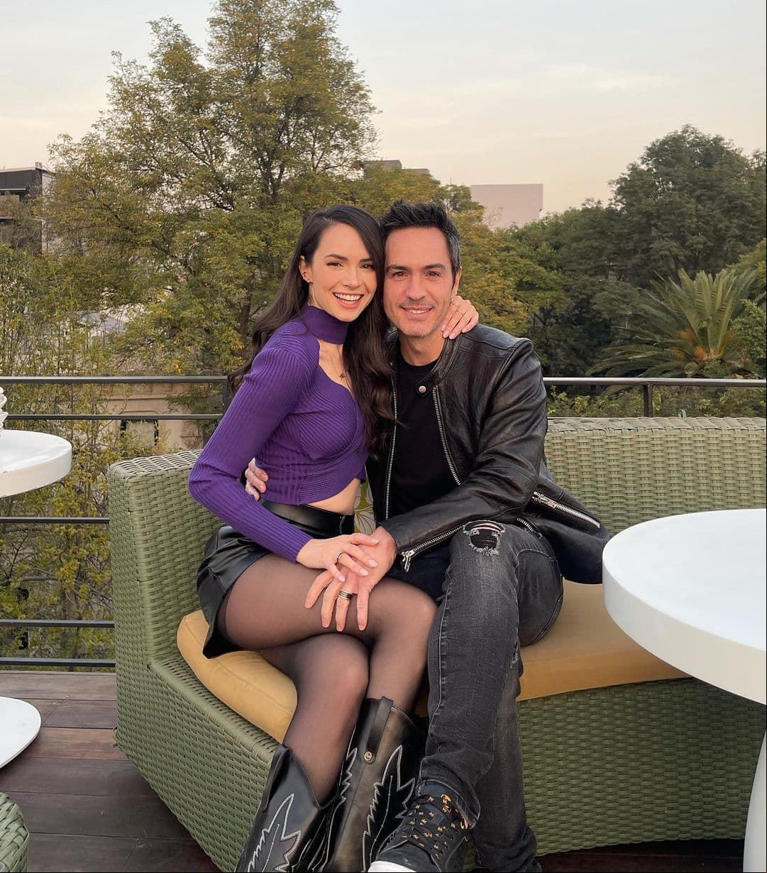 Los famosos viven una linda historia de amor.