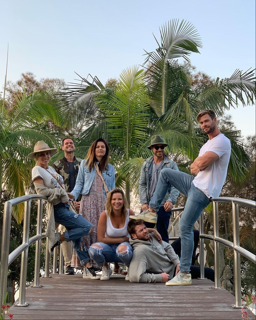 Liam Hemsworth disfruta de unas vacaciones después de su ruptura con Miley Cyrus