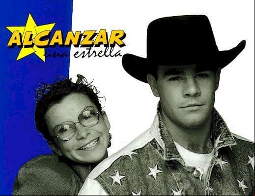Su debut en televisión sería en la telenovela ‘Alcanzar una estrella’, de 1990, telenovela que pasaría a la historia por impulsar las carreras de actores y cantantes como: Mariana Garza, Eduardo Capetillo, Andrea Legarreta, entre otros.