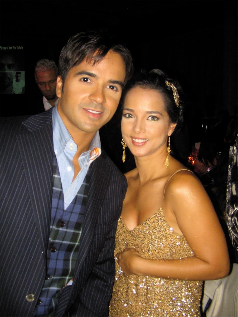 En cuanto a su vida personal, Adamari salió con Andrés López López y Mauricio Islas, pero con Luis Fonsi llegó al altar en junio de 2006, aunque en septiembre de 2010 el intérprete interpuso la demanda de divorcio en una corte en Miami, según reportó People en español, y aunque se desconocía el motivo de su ruptura, fue hasta que la actriz y conductora publicó su libro biográfico que se supo que el truene fue ocasionado por las múltiples infidelidades de él.