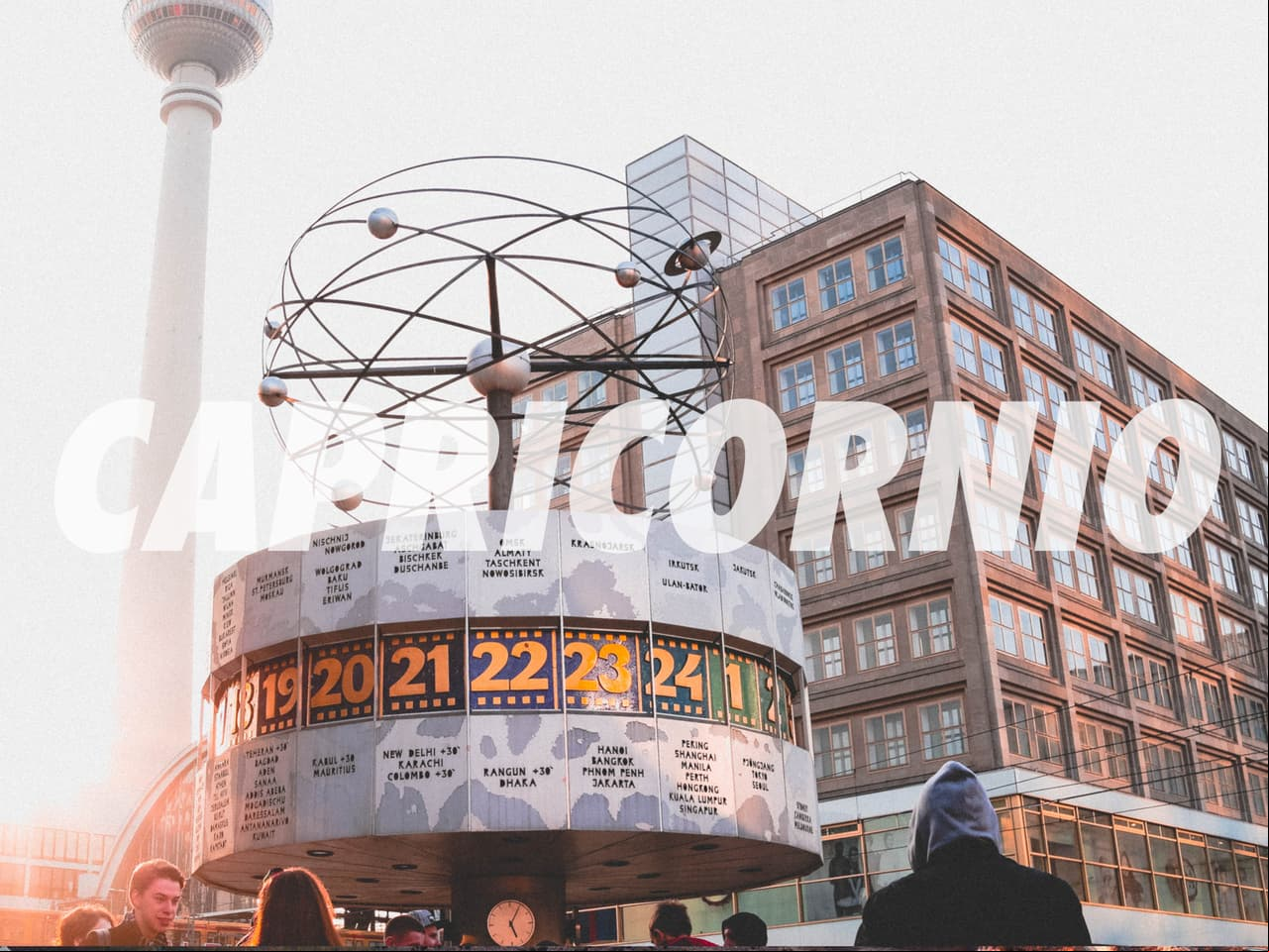 CAPRICORNIO – BERLÍN, ALEMANIA. Este signo es representado por la cabra de mar y se le asocia con la ambición y la búsqueda insaciable de la fortuna material. Es por eso que su visión de vida es práctica, objetiva y eficaz. Recurre a la melancolía frecuentemente y es por eso que la metrópoli alemana acogerá a un Capricornio como a ningún otro signo. La vibra y la fiesta berlinesa será otro combo triunfador para él. Por último, la gran oferta cultural es otro factor importante para atraerlo.