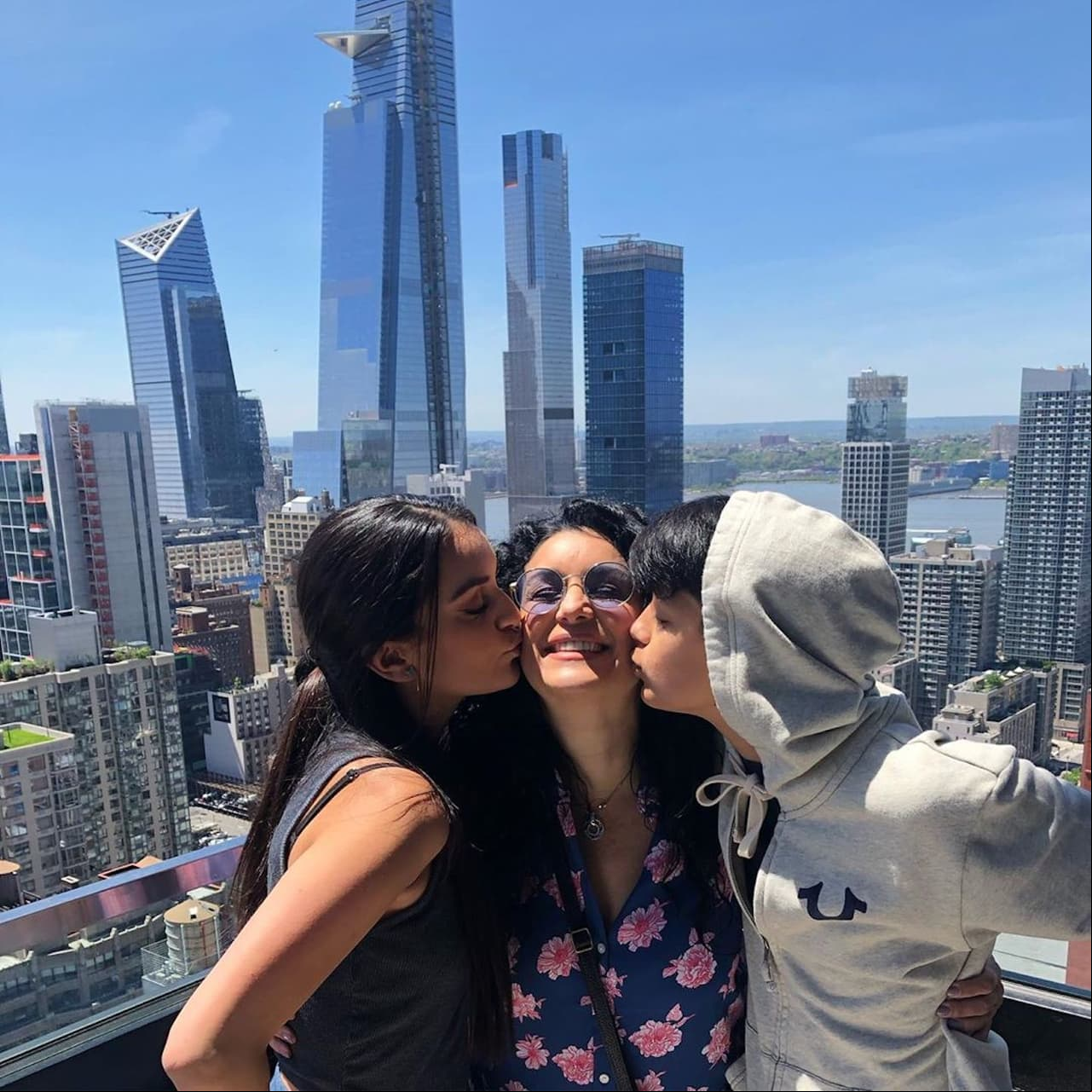 Karina revela que su hijo transgénero congeló sus óvulos por si desea tener hijos en el futuro