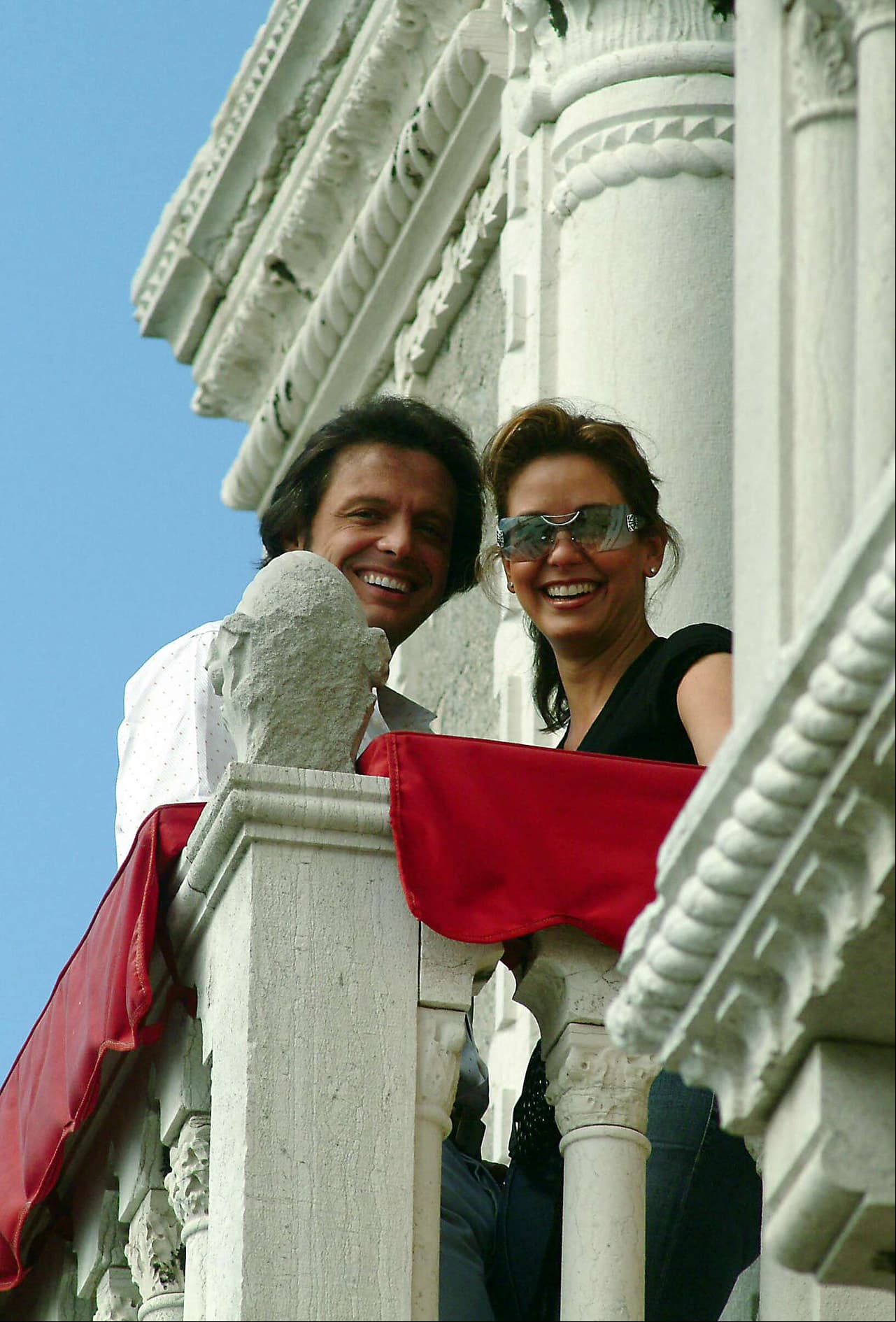 La conductora se veía muy enamorada del cantante