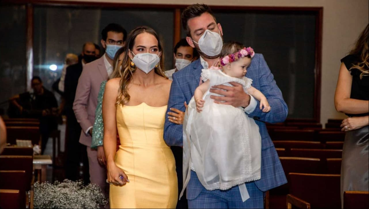 “Dios no me pudo poner en el camino mejor compañera de vida, son lo que siempre soñé. Te amo”, precisó junto a varias caritas con ojos de corazón.