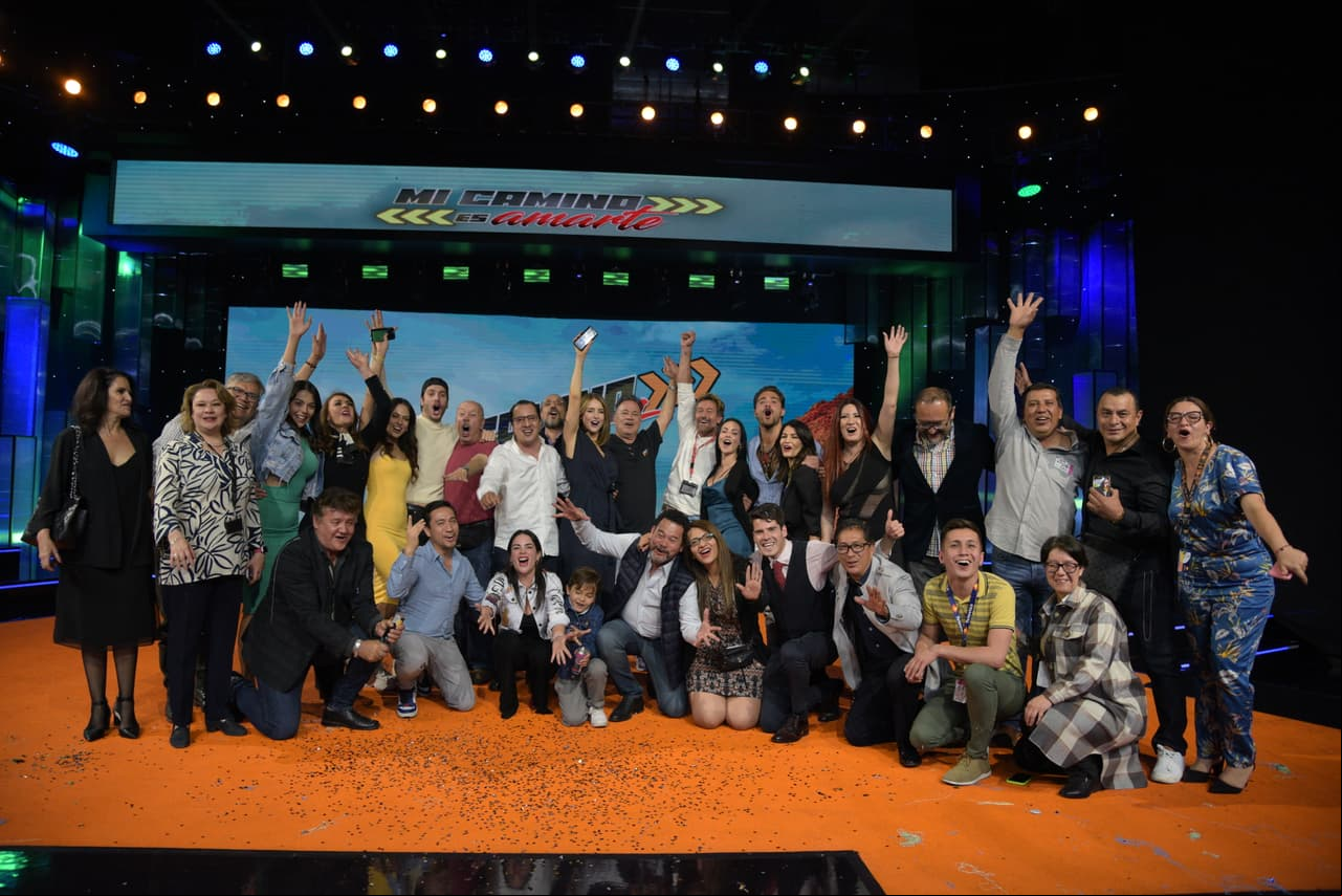 El elenco y equipo de producción de la telenovela 'Mi camino es amarte' se juntó este domingo para ver en vivo el gran final de esta apasionante historia.