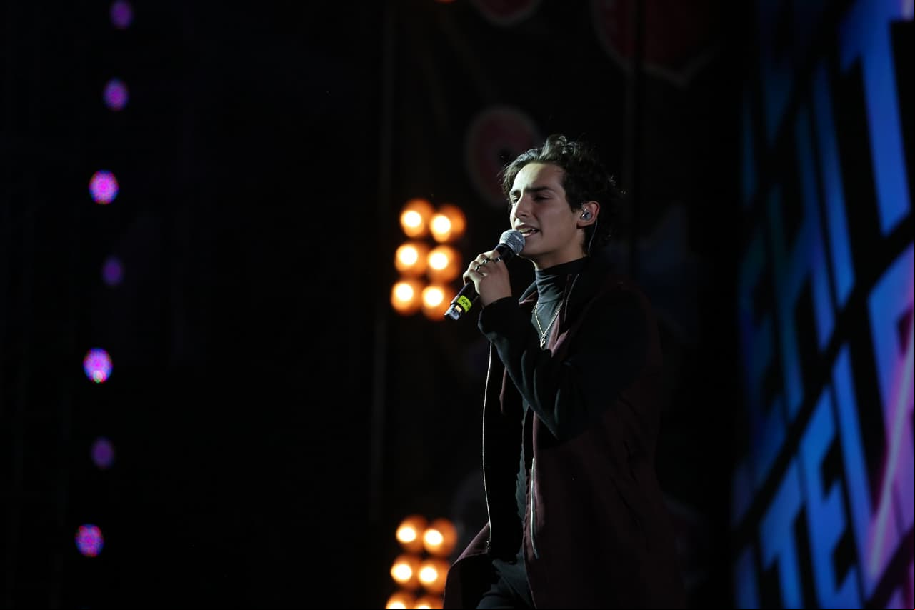 Emilio Osorio enamoró con su interpretación de "Juegos de amor".