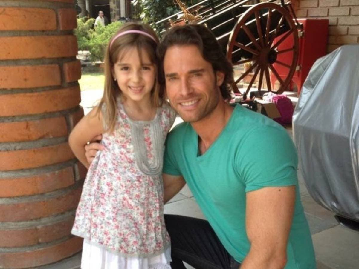 Ana Paula Martínez recrea tierna foto con Sebastián Rulli a 8 años de Lo que la vida me robó