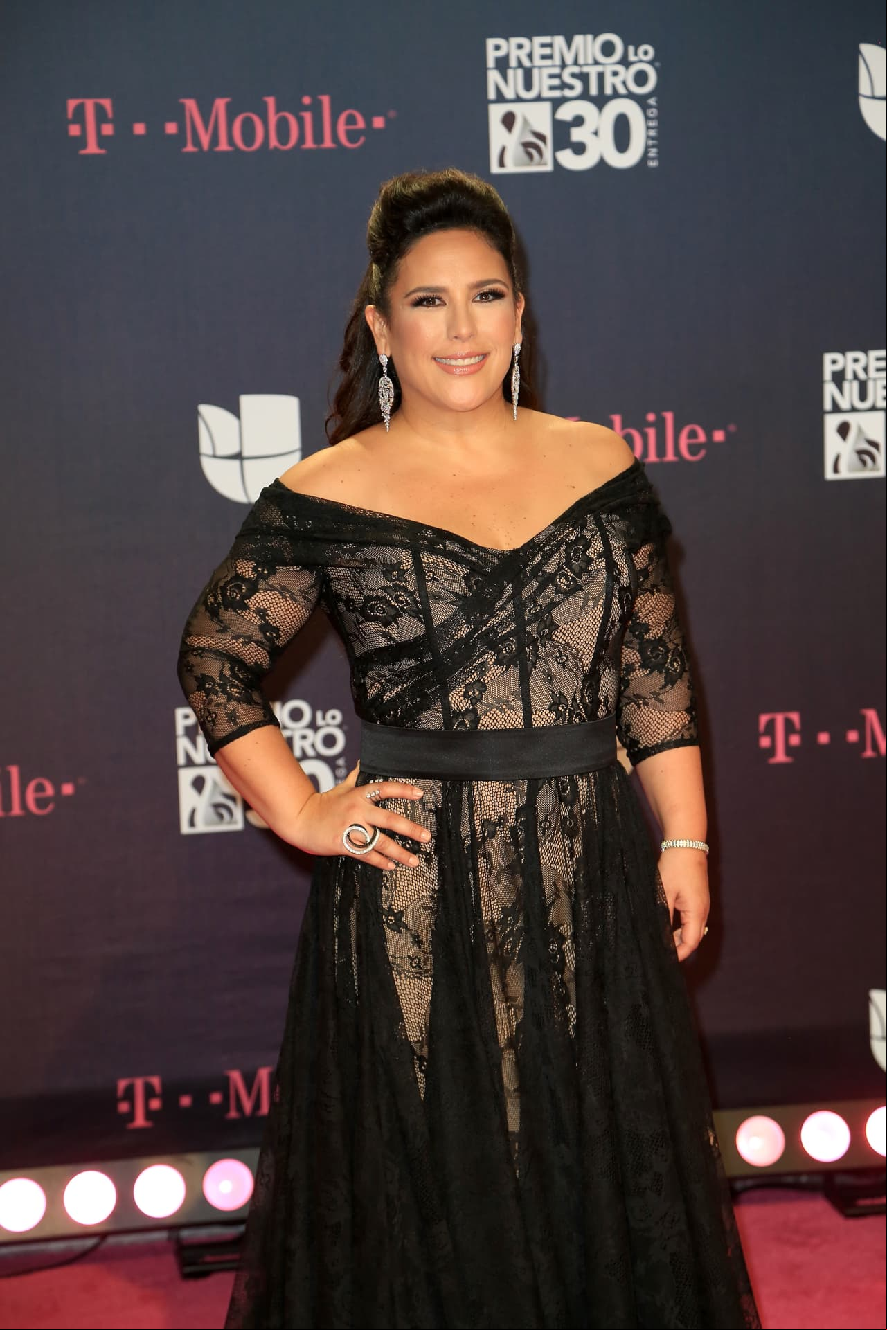 ANGÉLICA VALE Dos años de haberse estrenado el show, Angélica formó parte del elenco, estando solo 5 meses para regresar una vez más en 2006. Debido a que fue elegida como protagonista de la telenovela “La fea más bella” tuvo que abandonar el matutino en 2007.
