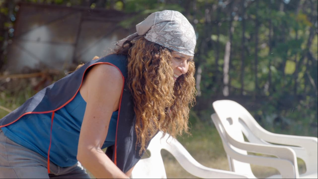 Ella intenta hacerle ver a 'Diego' cómo hacerlas.