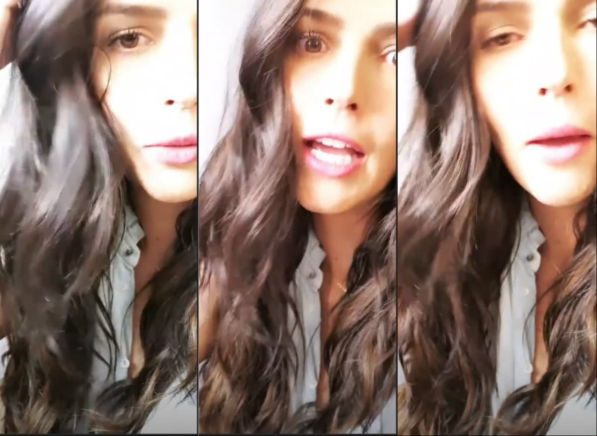 No obstante, a principios del mes de marzo, la actriz sorprendió a sus seguidores en redes sociales al mostrar una drástica transformación, pues ahora luce un color muy obscuro. “Sí, sí me cambié el look para un proyecto. Vean. Más oscuro, todavía me siento un poco rara, pero no soy yo, es el personaje”, detalló Álvarez en su cuenta de Instagram.