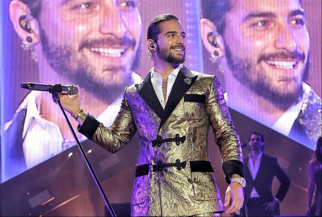 Maluma responde críticas con video donde aparece rodeado de bellezas semidesnudas